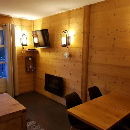 Rénové Avec Balcon Et Parking à Flaine - Fr-1-425-121