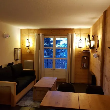 Rénové Avec Balcon Et Parking à Flaine - Fr-1-425-121 Arâches
