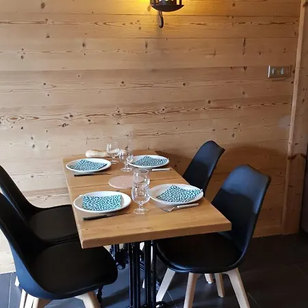 Rénové Avec Balcon Et Parking à Flaine - Fr-1-425-121